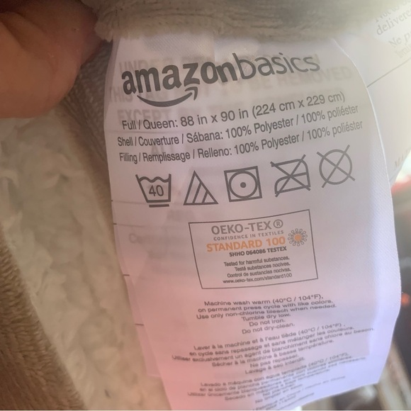 Amazon Basics Sherpa Light Gray Queen Bedspread 2 Zippered Shams! Queen! soft! - Picture 5 of 5